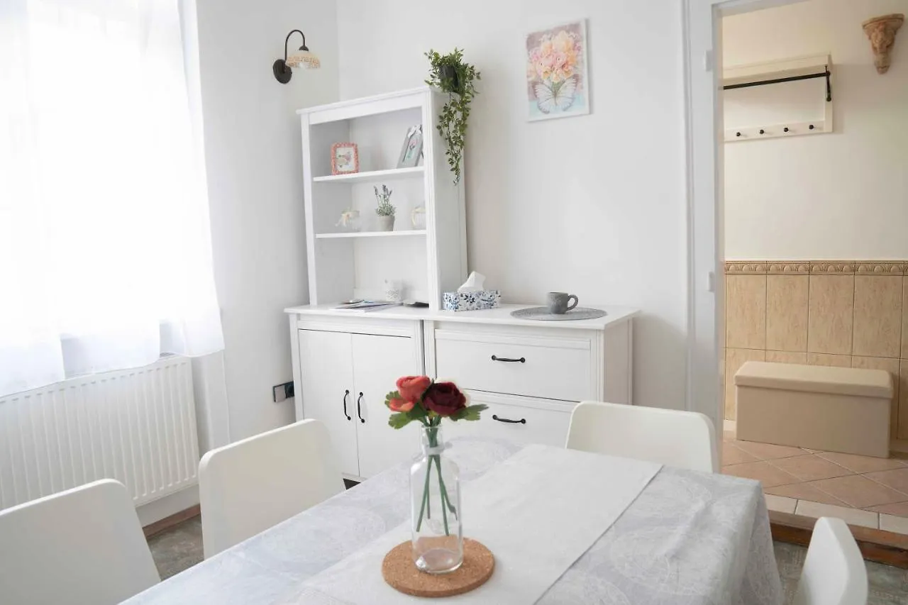 Katus Apartman Apartment Eger