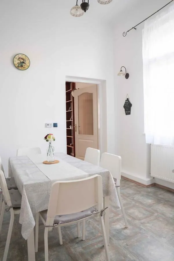 Katus Apartman Apartment Eger